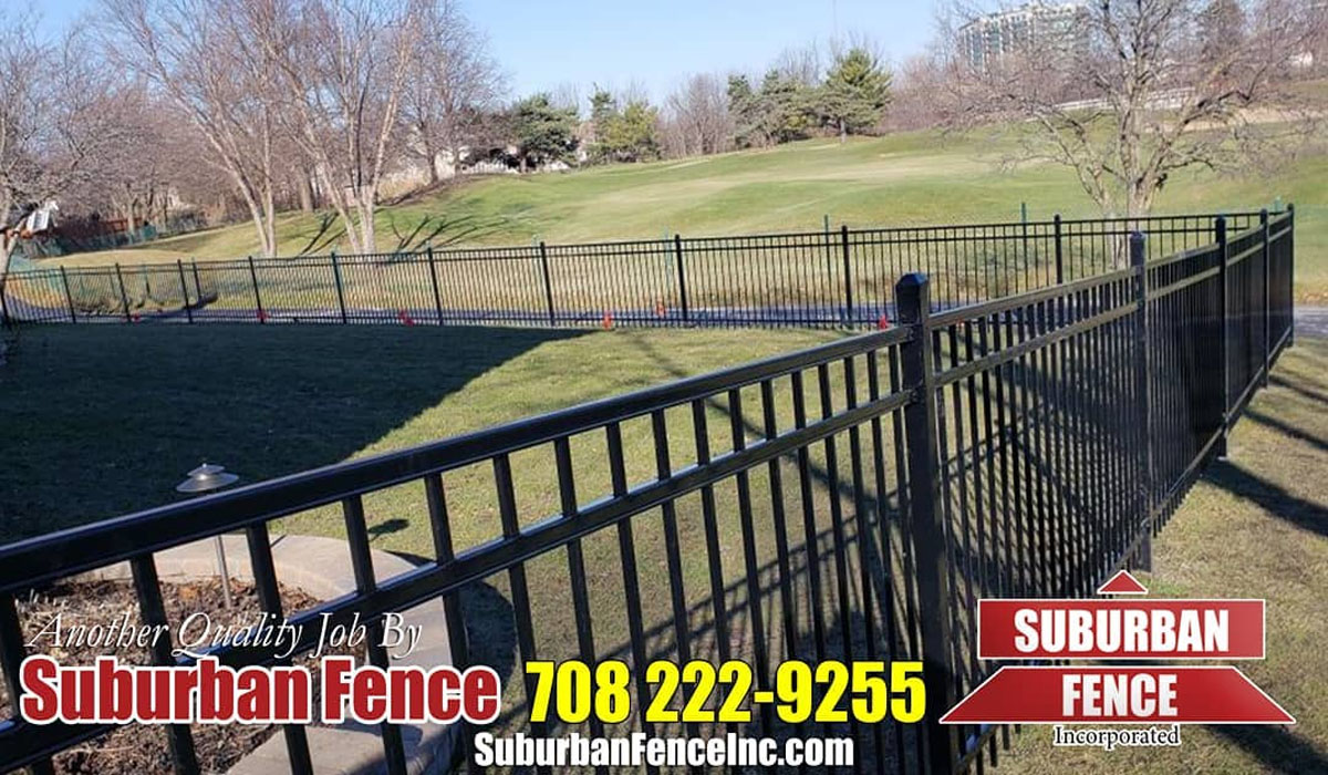 a black aluminum fence around a backyard